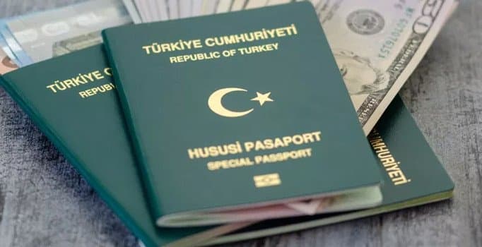 Özel okul öğretmenlerine yeşil pasaport verilecek mi? Teklif Meclis’te