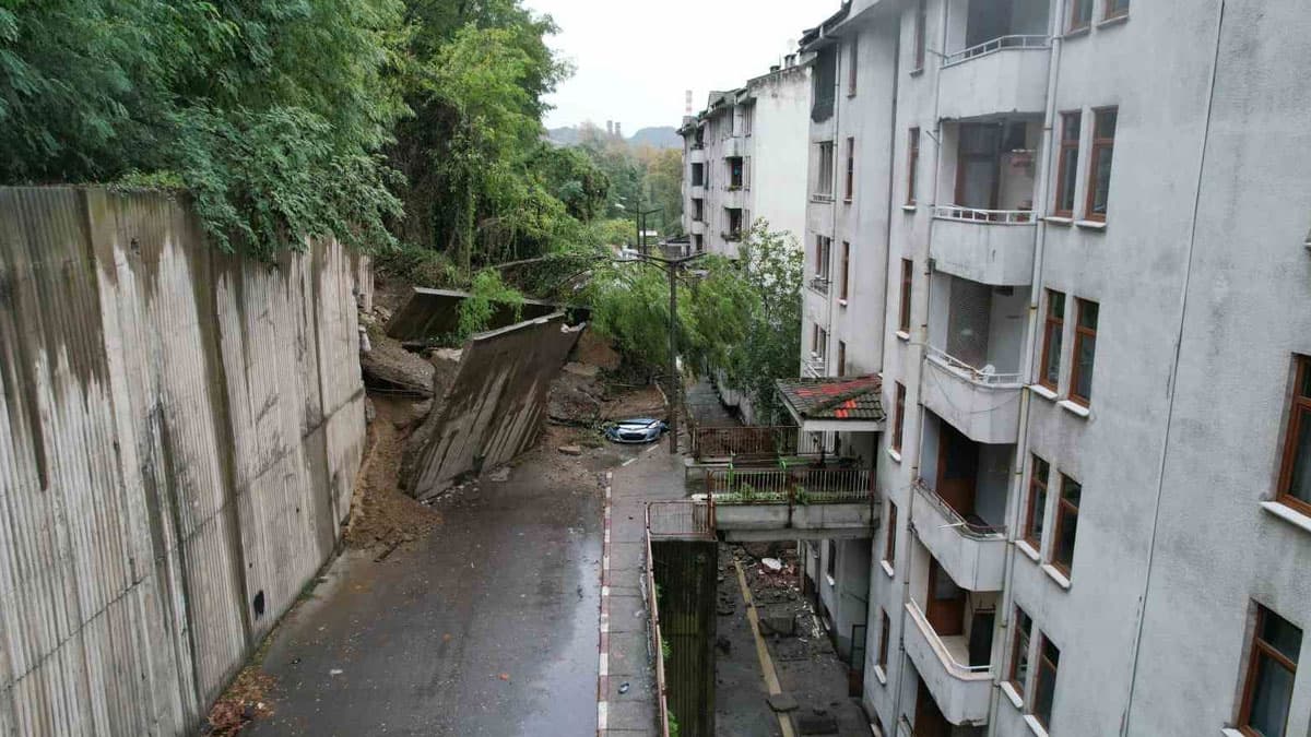 Zonguldak’ta heyelanın boyutu gün ağarınca ortaya çıktı: 49 daire tahliye edildi