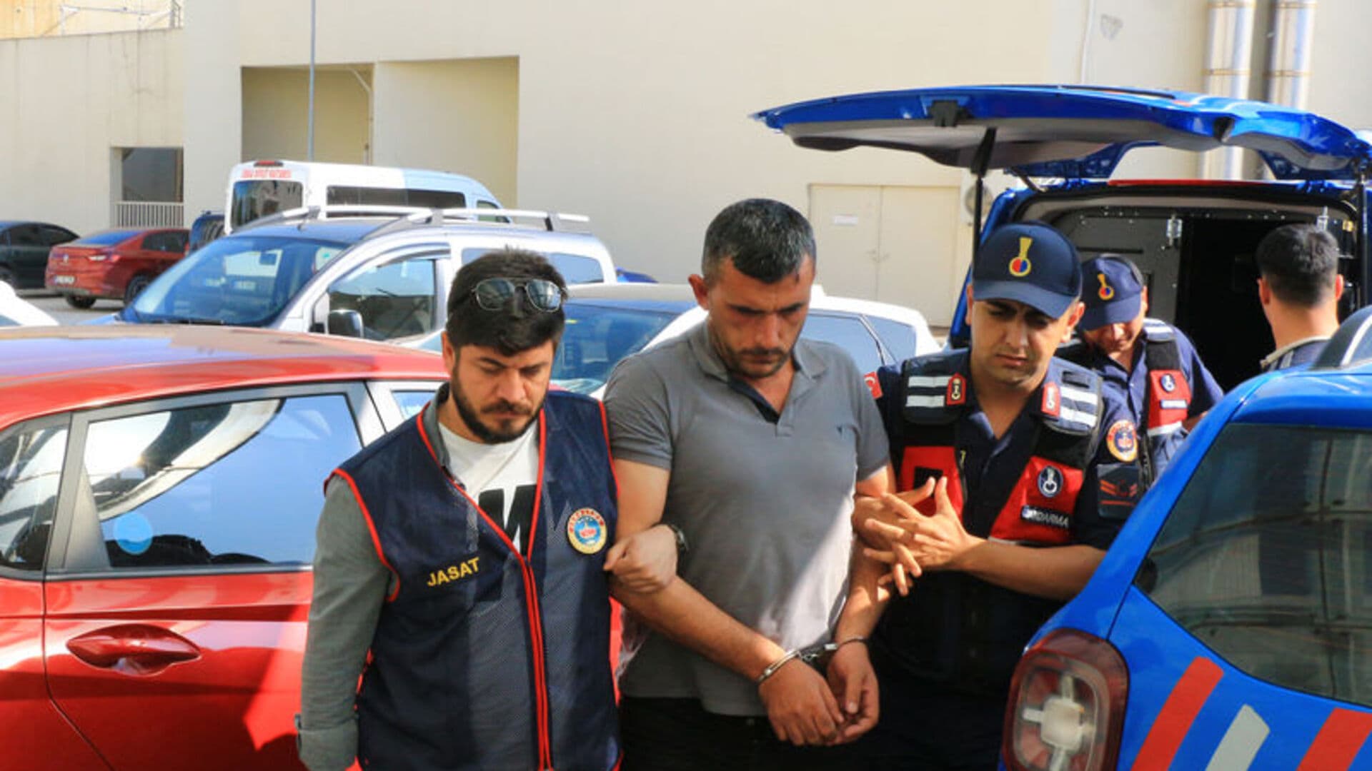 Kardeşini yaraladı, yengesini öldürdü! "Ukala ukala konuştu"