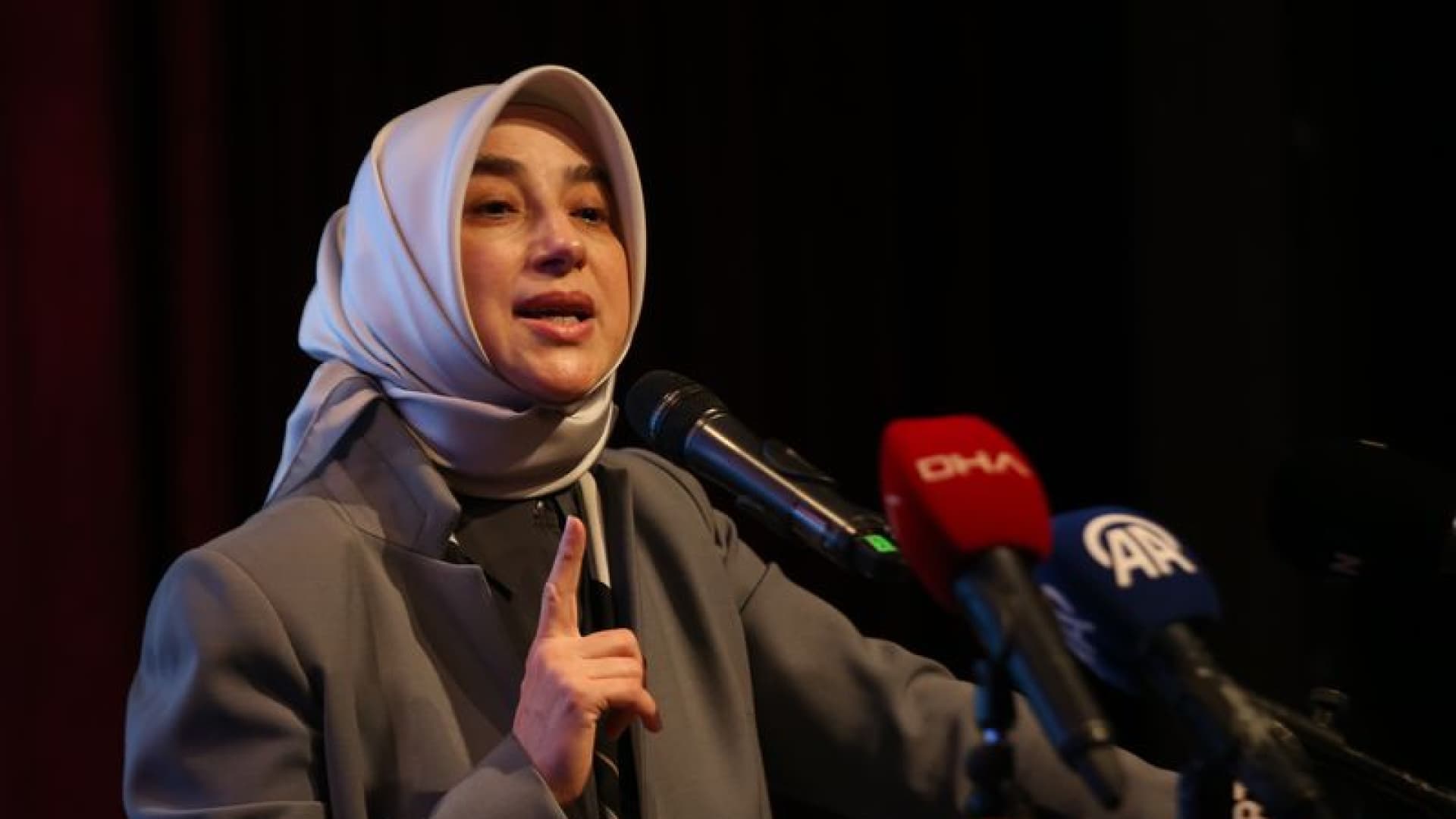 Zengin ile Özel arasında Genel Kurul tartışması büyüdü