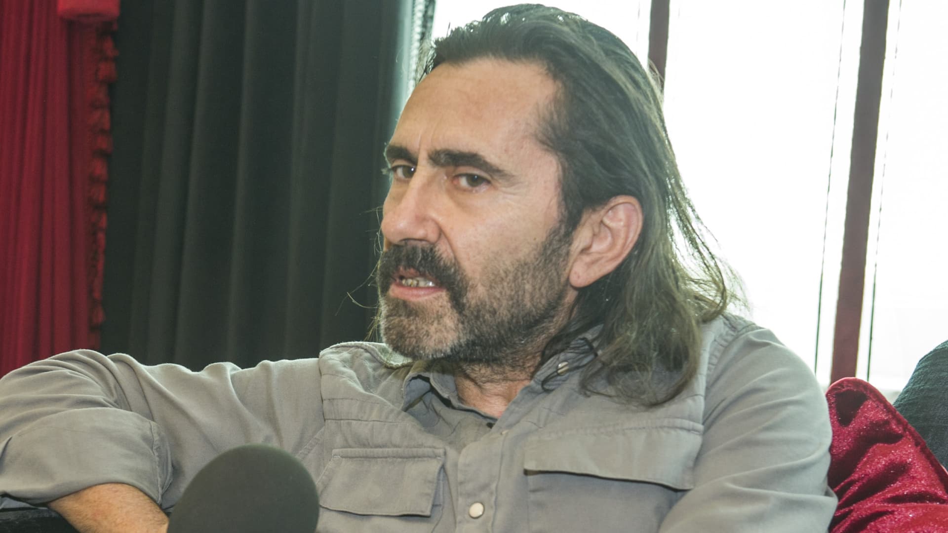 "Tekliflere açığım, para lazım"