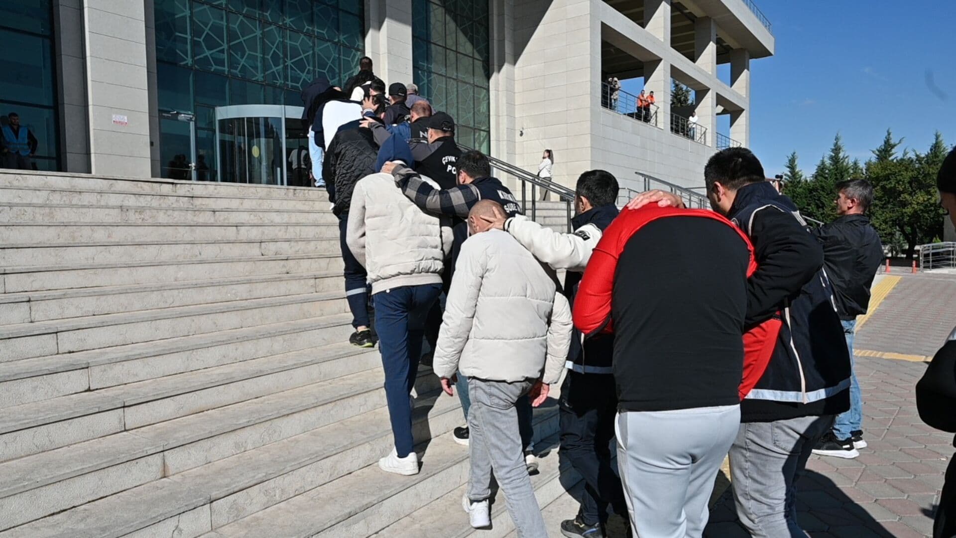 Fuhuş operasyonu: 29 gözaltı