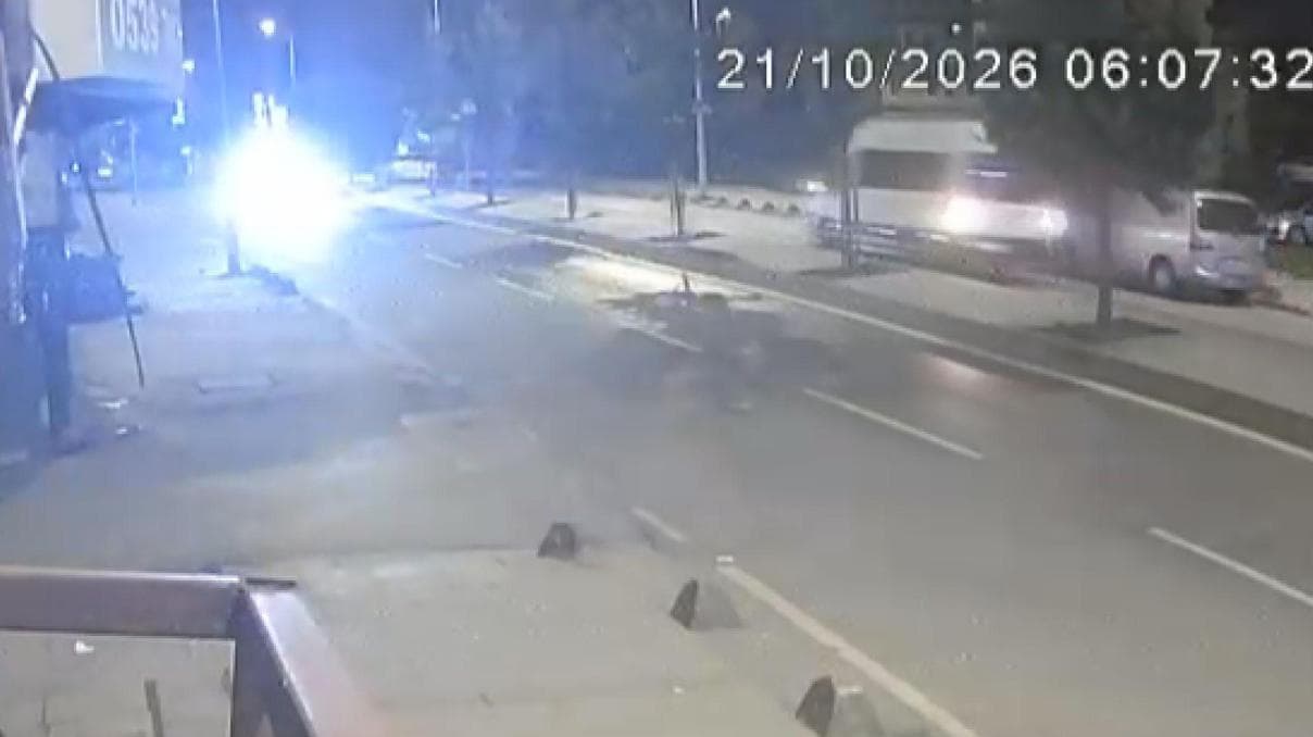 Arnavutköy'de 9 kişinin yaralandığı servis minibüsü kazasının görüntüleri ortaya çıktı