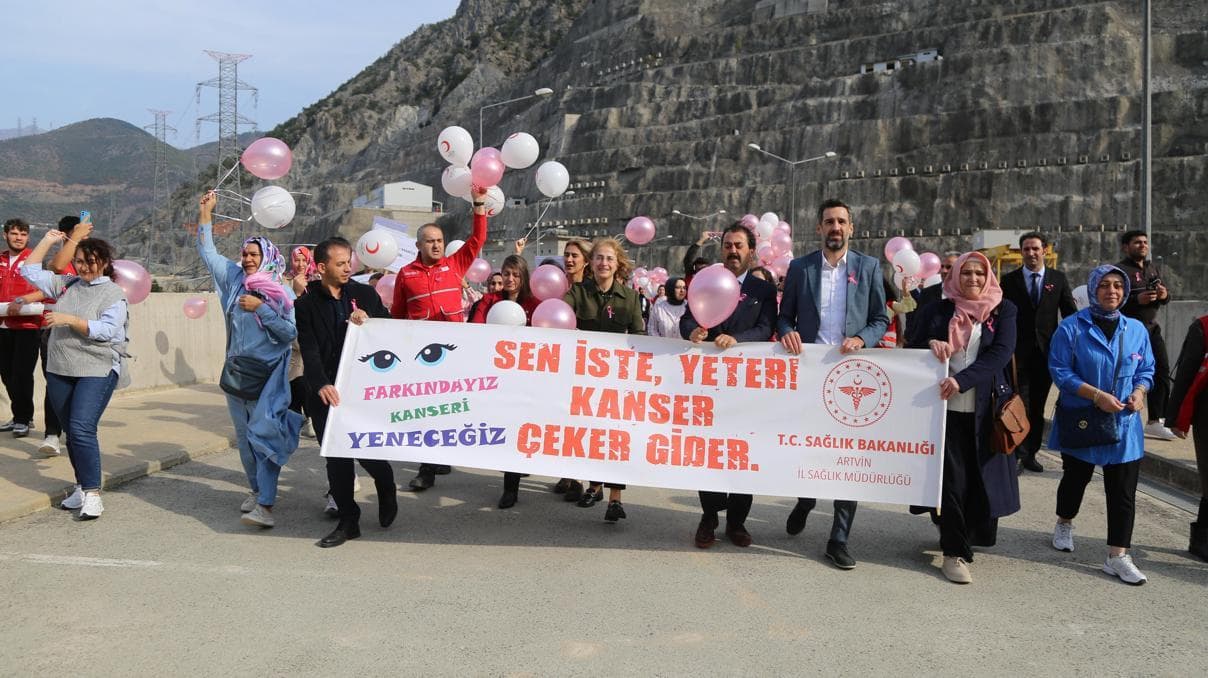 Deriner Barajı'nda 'meme kanserinde erken tanı' mesajı