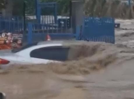 İstanbul’da sağanak ulaşımı ve günlük yaşamı aksattı