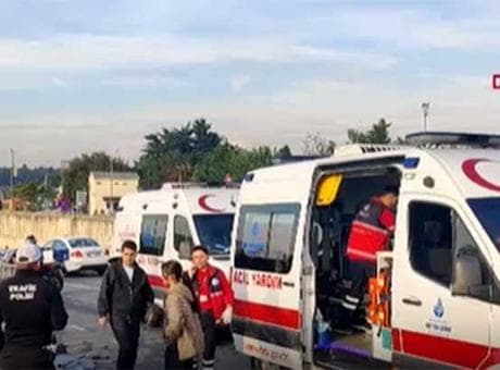 Eyüpsultan'da 2 otomobil çarpıştı! Yaralılar var