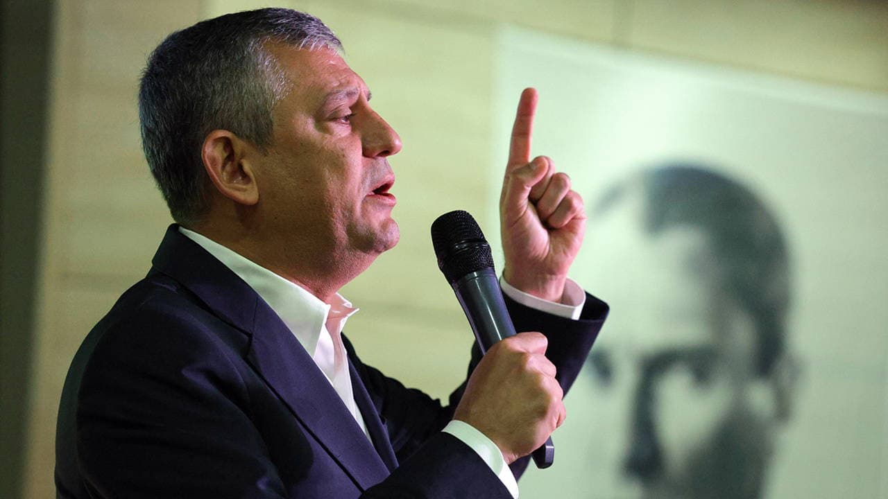 Özgür Özel'den Erdoğan'ın 'Kiminle savaştasınız?' sorusuna: 'Can yakmak için değil, canımızı kurtarmak için...'