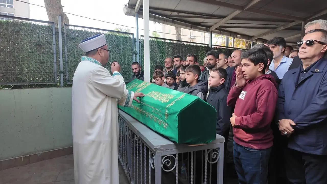 Maltepe'deki yangında hayatını kaybeden 12 yaşındaki Halil İbrahim Karaduman son yolculuğuna uğurlandı