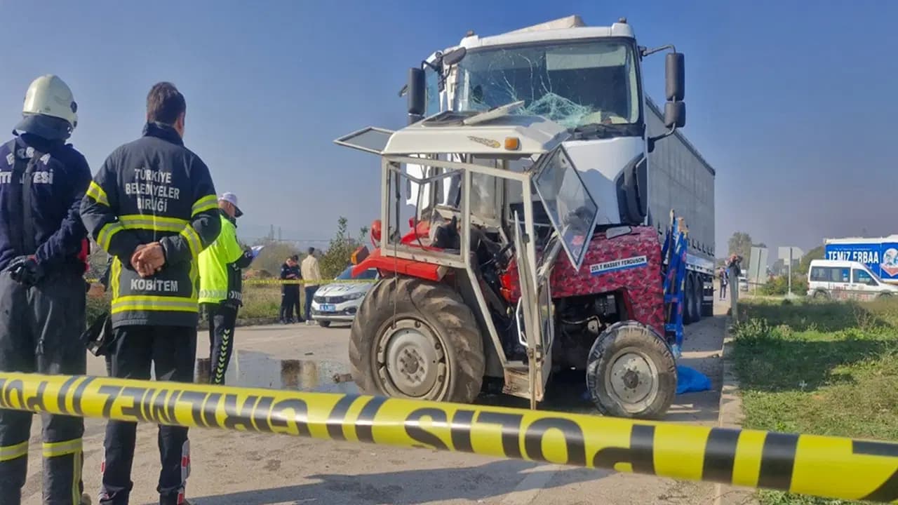 Erbaa'da askeri malzeme taşıyan TIR'la traktör çarpıştı: 1 kişi kaybetti, şoför gözaltına alındı