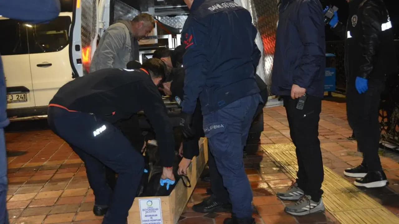 Denize atlayan 18 yaşındaki genç hayatını kaybetti