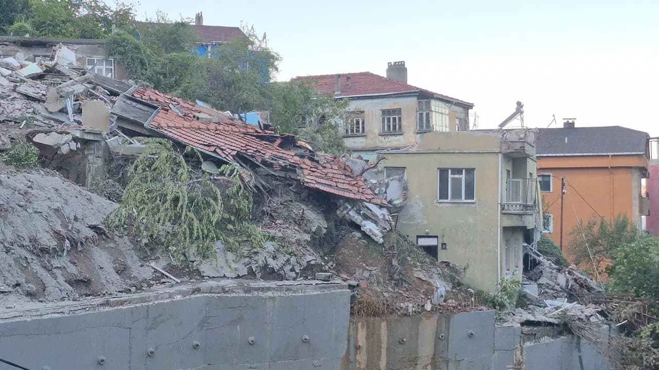 Zonguldak'ta çöken binada 1 can kaybı: Çevresindeki 7 bina tahliye edildi!