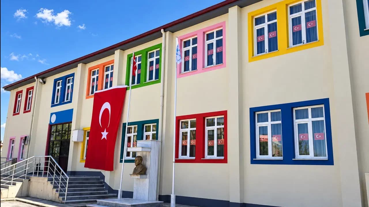 İstanbul'da yarın okullar tatil mi? 19 Ekim Pazartesi okullar açık mı?