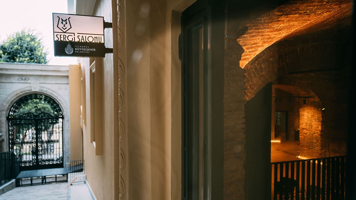 Tarihi salon perdelerini açtı: Beyoğlu'nda ekim sonuna kadar sürecek tiyatro şöleni