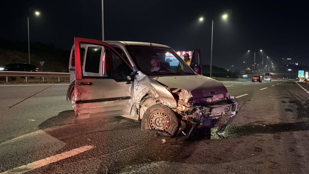 Başakşehir’de bariyer ve otomobile çarpan aracın sürücüsü öldü