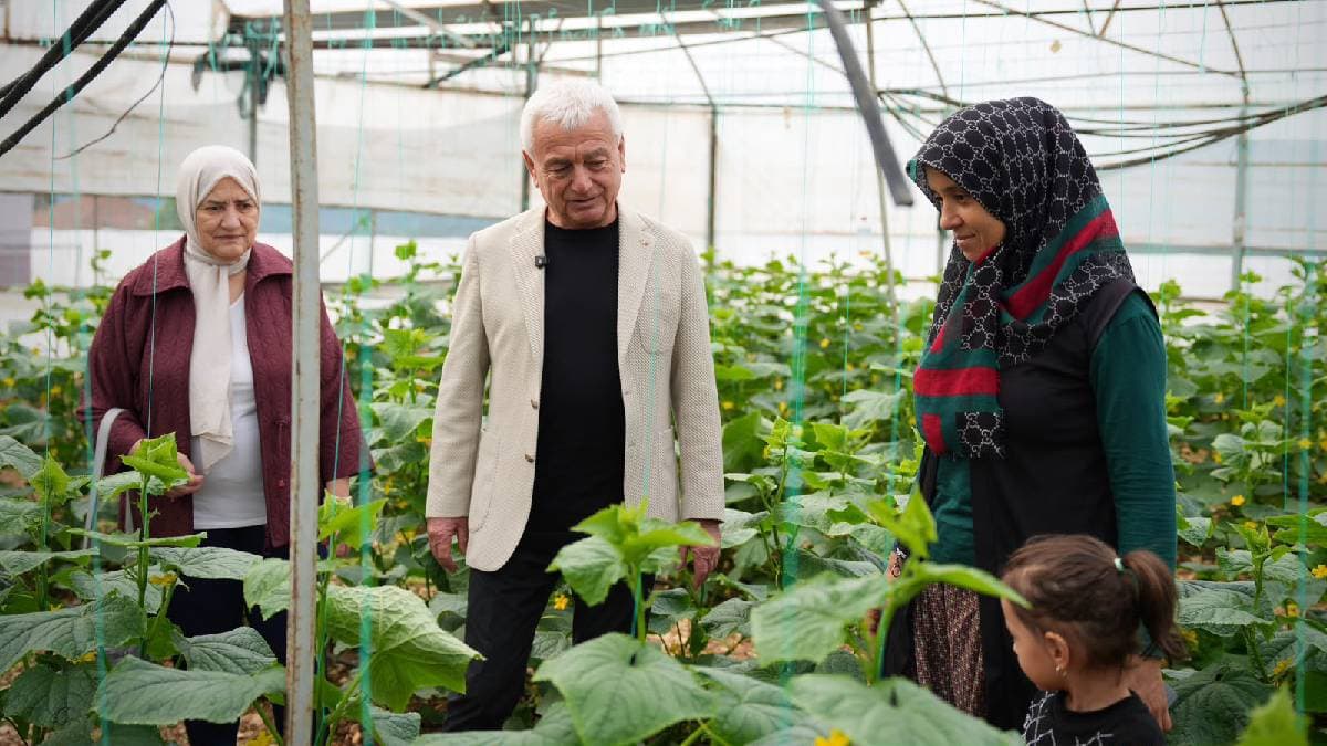 Finike’de kadın üreticilere tarlada kutlama