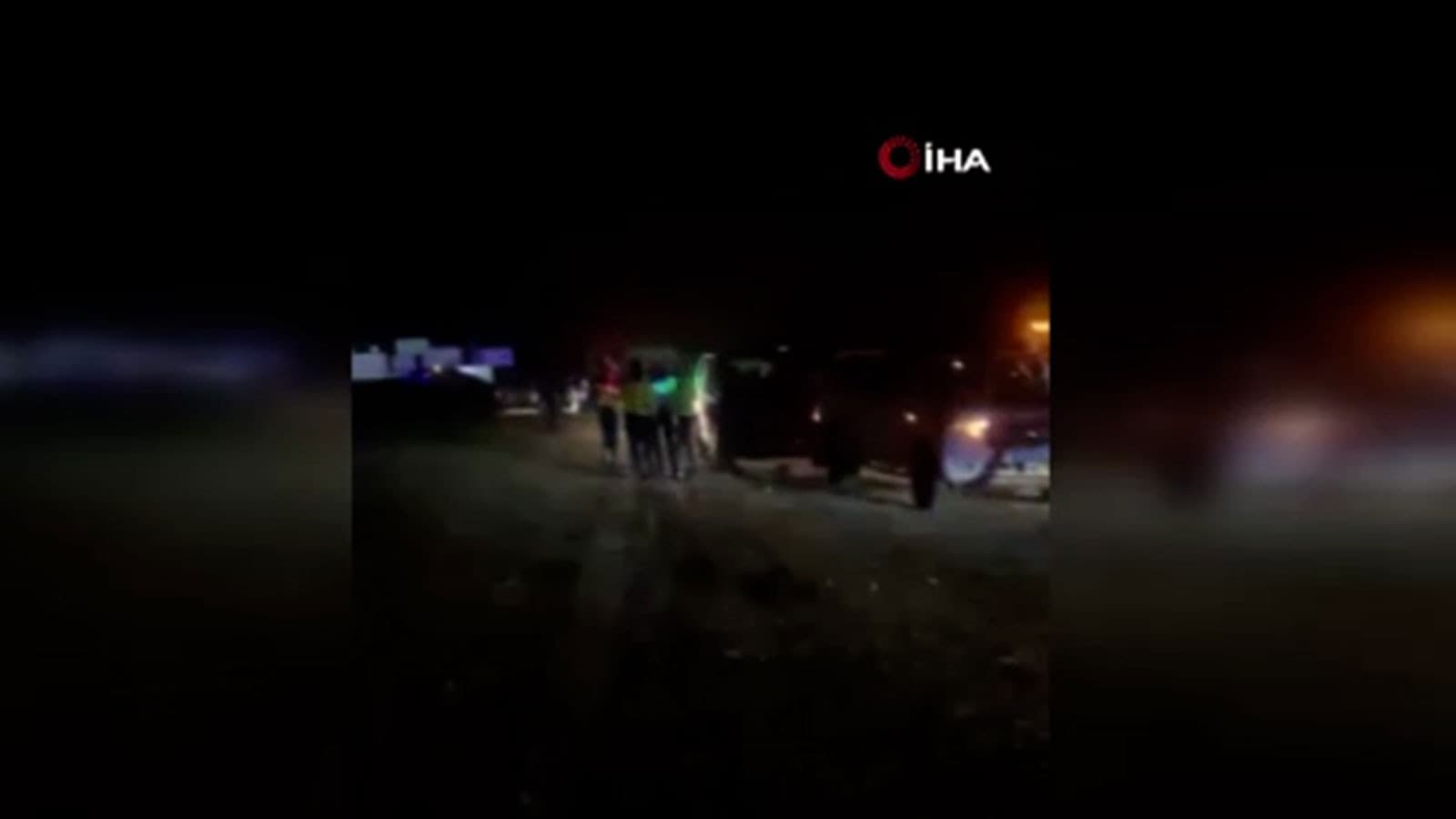 Otobüsten inip yolun karşısına geçmeye çalışan aileye panelvan çarptı: 2 ölü, 2 yaralı