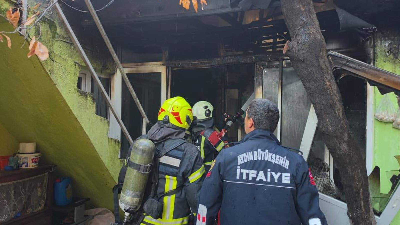 Elektrikli battaniye evi küle çevirdi; 86 yaşındaki adam canını zor kurtardı