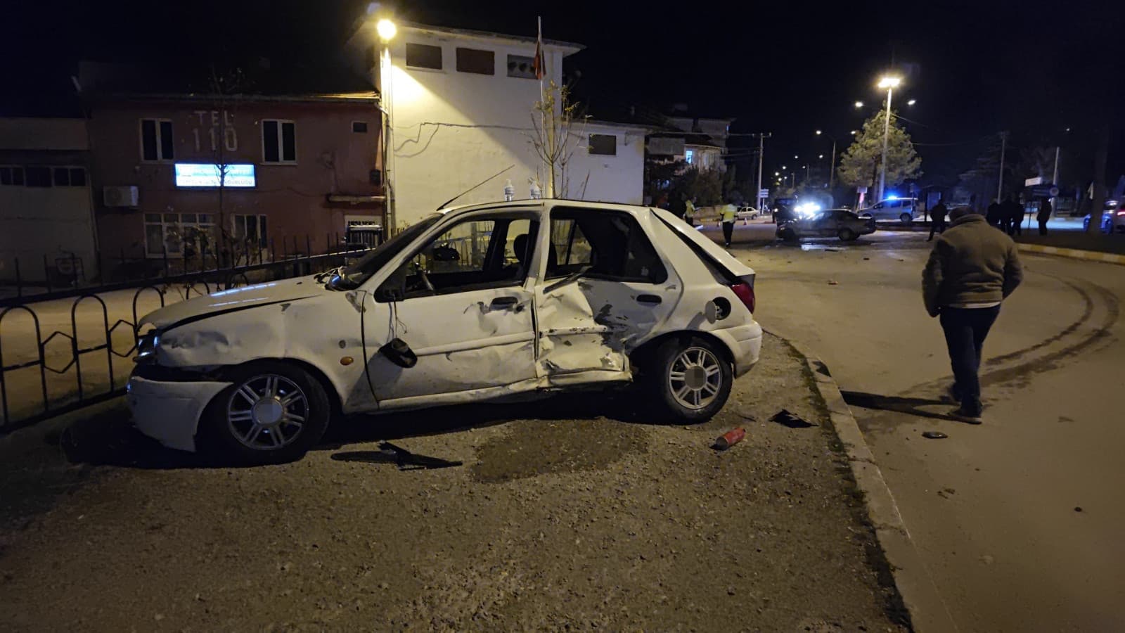 Isparta'da iki otomobil çarpıştı: 3 yaralı