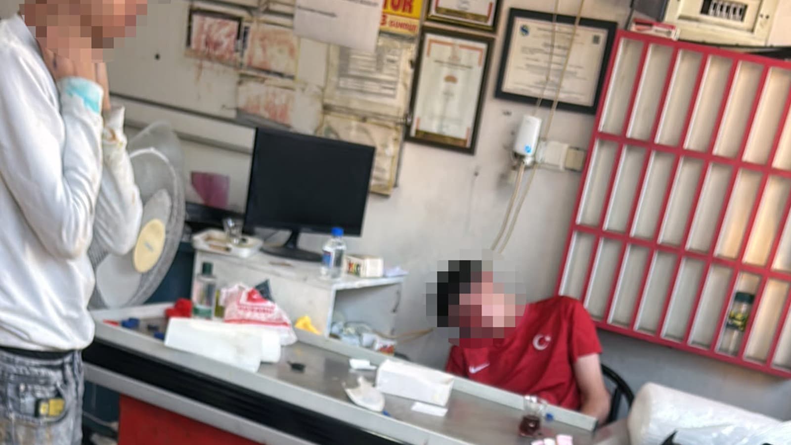 Adana’da 15 yaşındaki çocuk iş yerinde başından vuruldu