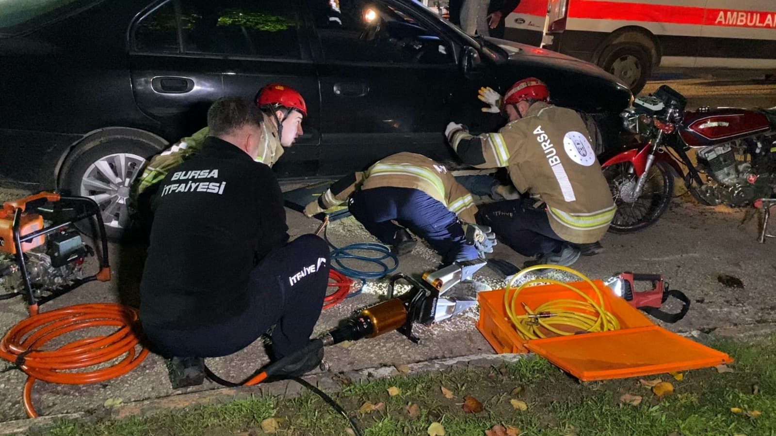 Bursa'da otomobille çarpışan motosiklet sürücüsü can verdi