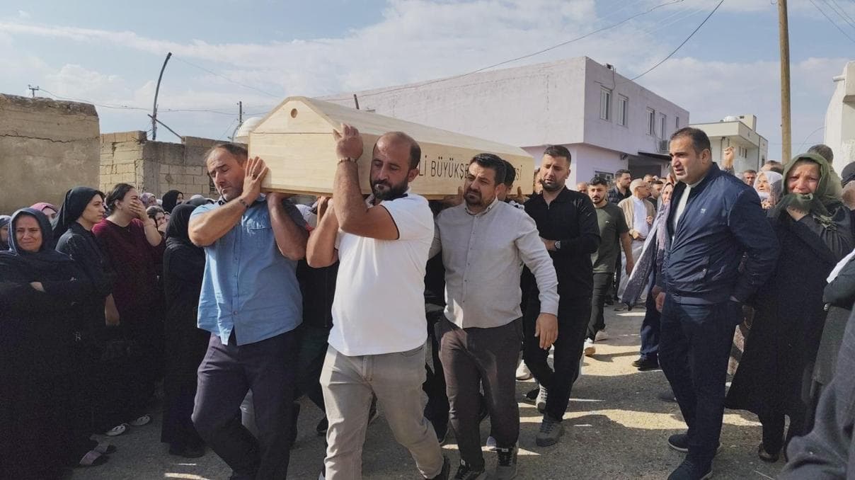 Katliam gibi kazada hayatlarını kaybetmişlerdi: 4'ü çocuk 6 kişi, yan yana toprağa verildi