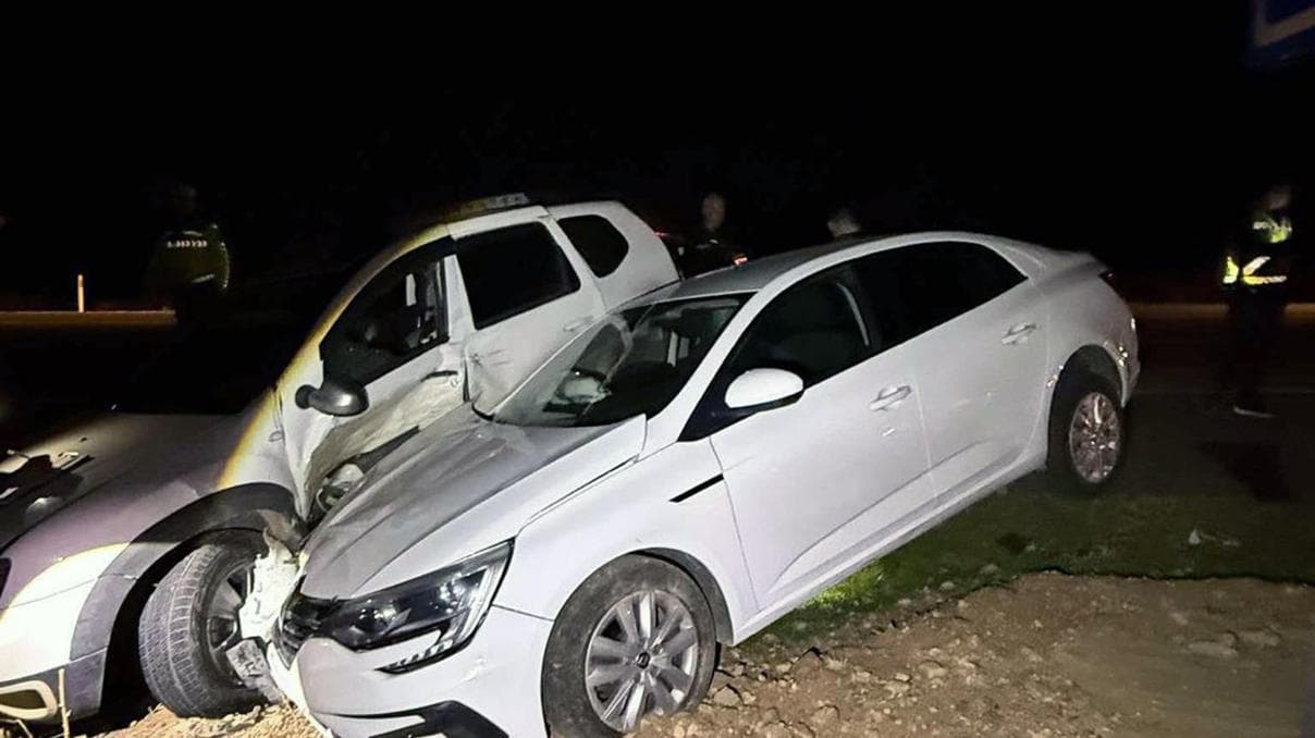 Mardin'de iki otomobil çarpıştı: 6 yaralı