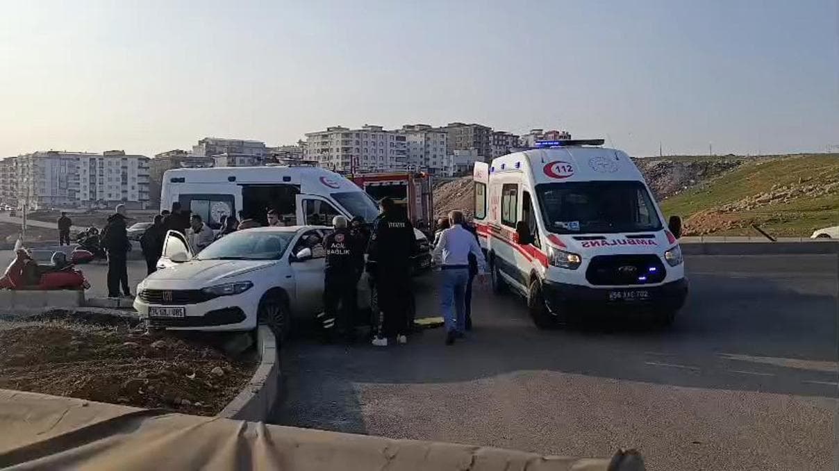 Siirt'te otomobil ile motosiklet çarpıştı: 2 yaralı