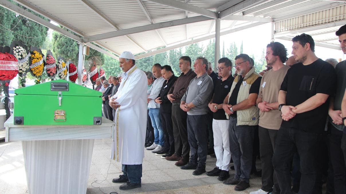 Teknenin batmasıyla hayatını kaybeden doktor, memleketinde toprağa verildi