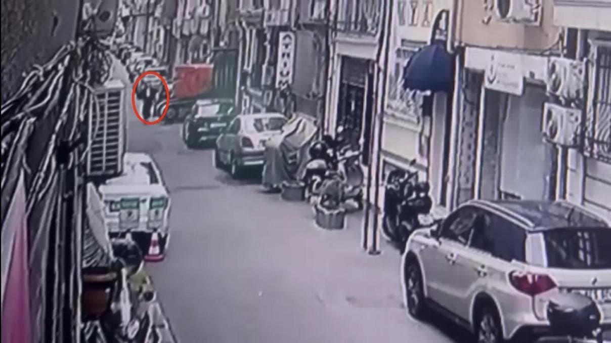Şişli’de çatıdan düşerek ölen Kazakistanlı kadının son görüntüleri; ev arkadaşıyla sevgilisi serbest bırakıldı