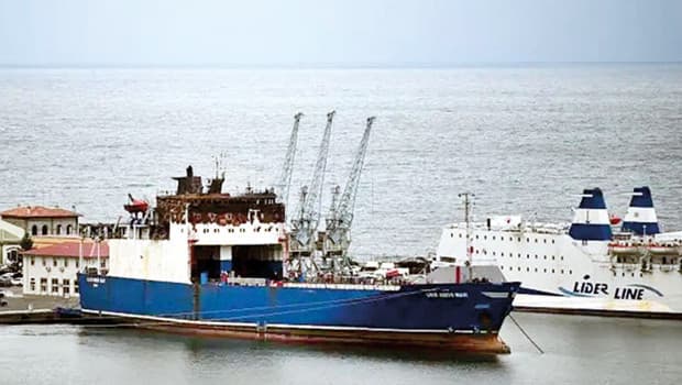 Karadeniz’de Türk ortaklı yük gemisi vuruldu: 2 ölü