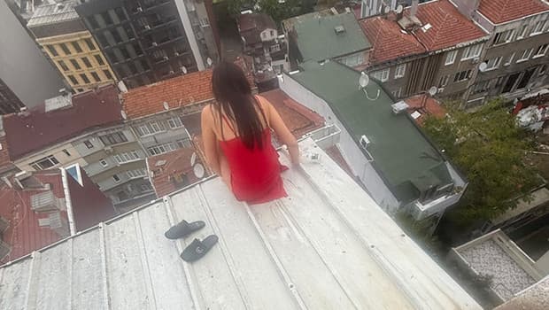Şişli'de Kazak kadının sır ölümü: Son fotoğrafı ortaya çıktı | 'Burada oturacağım, sen uyu'