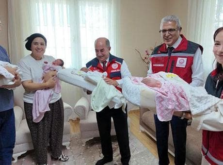 İkinci çocuk isterken dördüz bebekleri oldu! Bakan Göktaş aileyle görüntülü görüştü