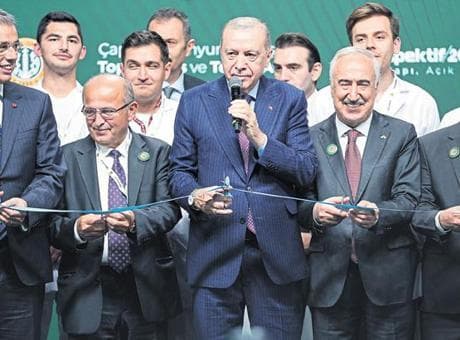 Cumhurbaşkanı Erdoğan, İstanbul’daki törende açıkladı: 38 bin sağlık personeli müjdesi