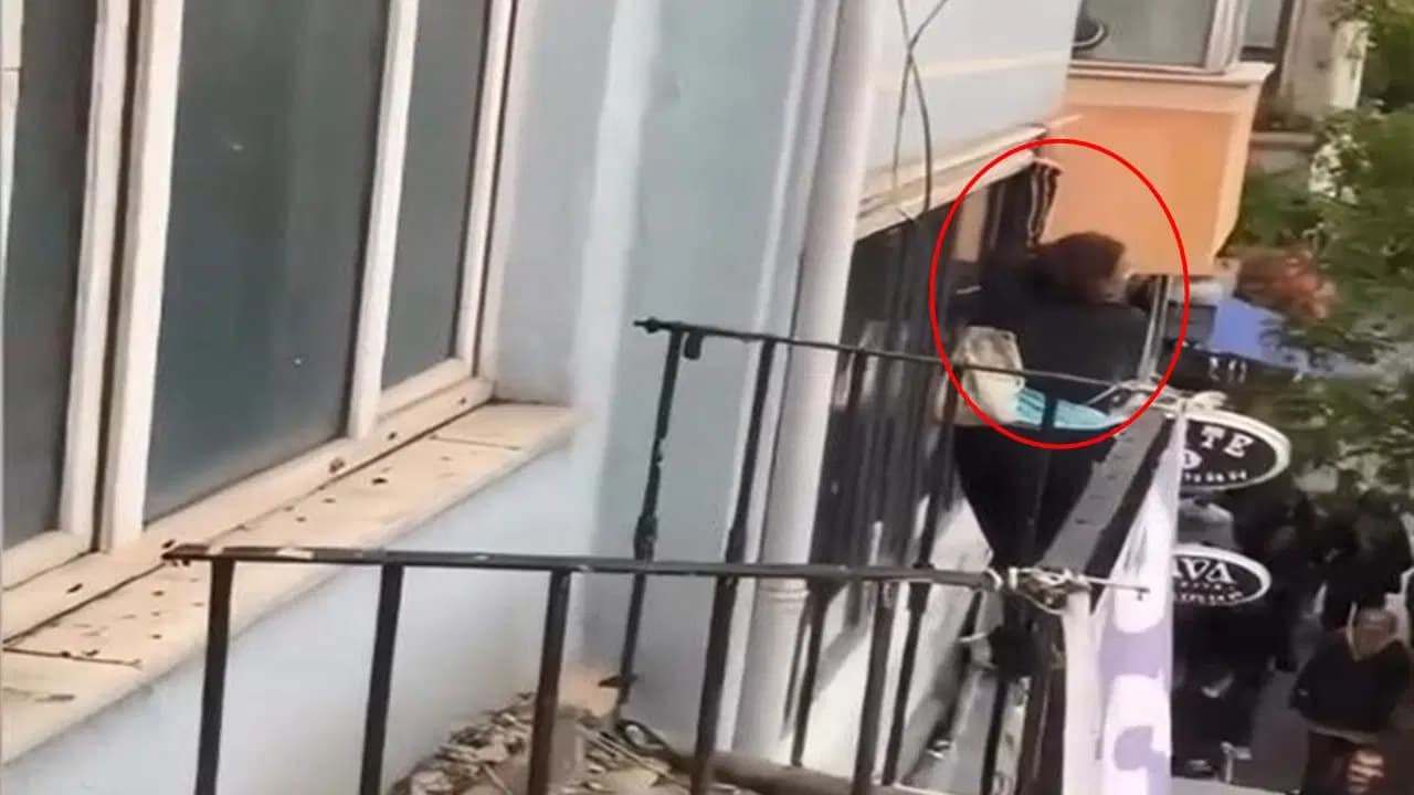 İstanbul'da hareketli dakikalar: Otelin penceresine çıkıp 'polis yok mu' diye bağırdı, yere düştü