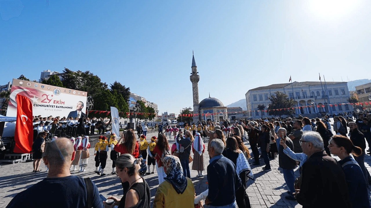 İzmir’de Cumhuriyet Bayramı coşkusu