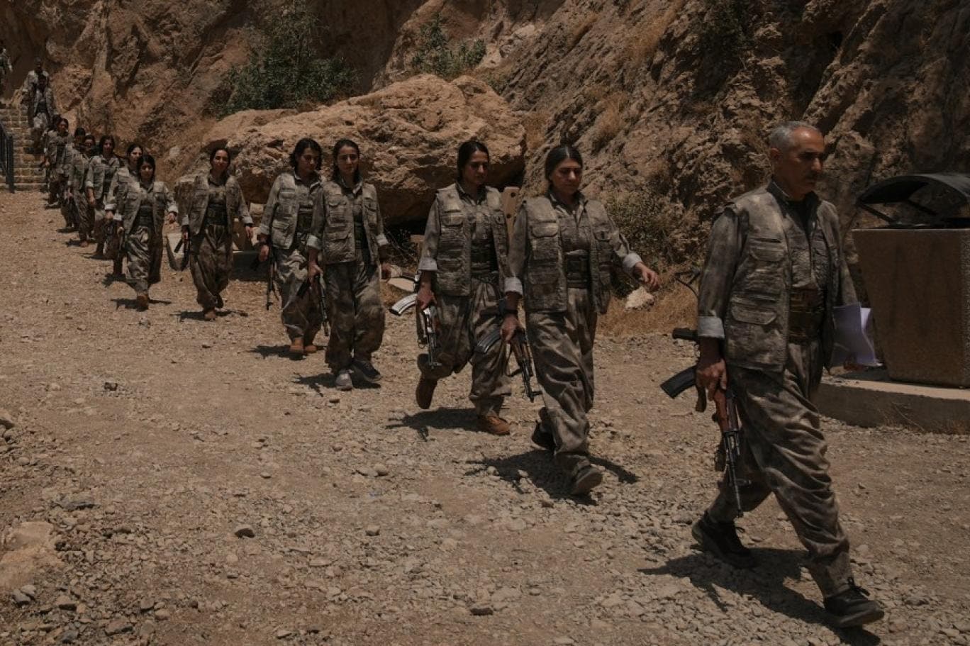 Terör örgütü PKK elebaşları için ülke aranıyor!