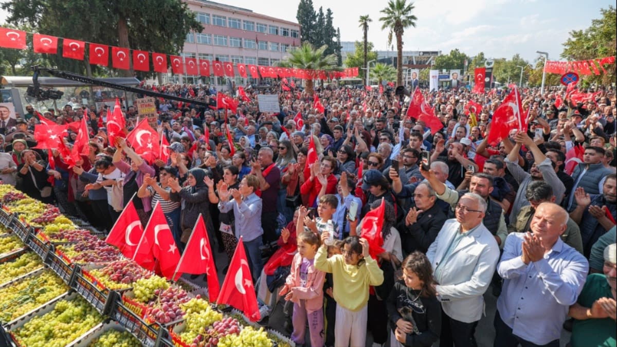 Milleti soyanlara karşı savaştayız!