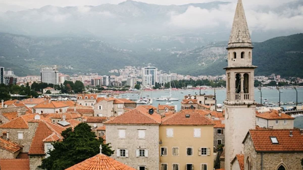 Türkler elinde avucunda ne varsa ülkeden satıp kaçıyor: Ünlü tatil beldesinde emlak piyasası çöktü