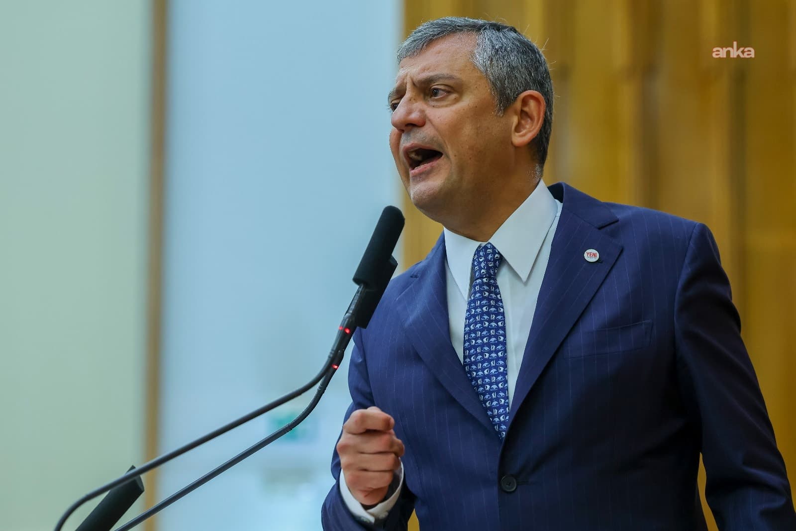 Özgür Özel, AK Parti’ye katılan Cemil Tugay’ı hedef aldı: “İhanet etti”